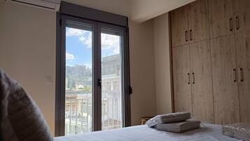 1 bedroom, premium bedding, free minibar items, free cribs/infant beds