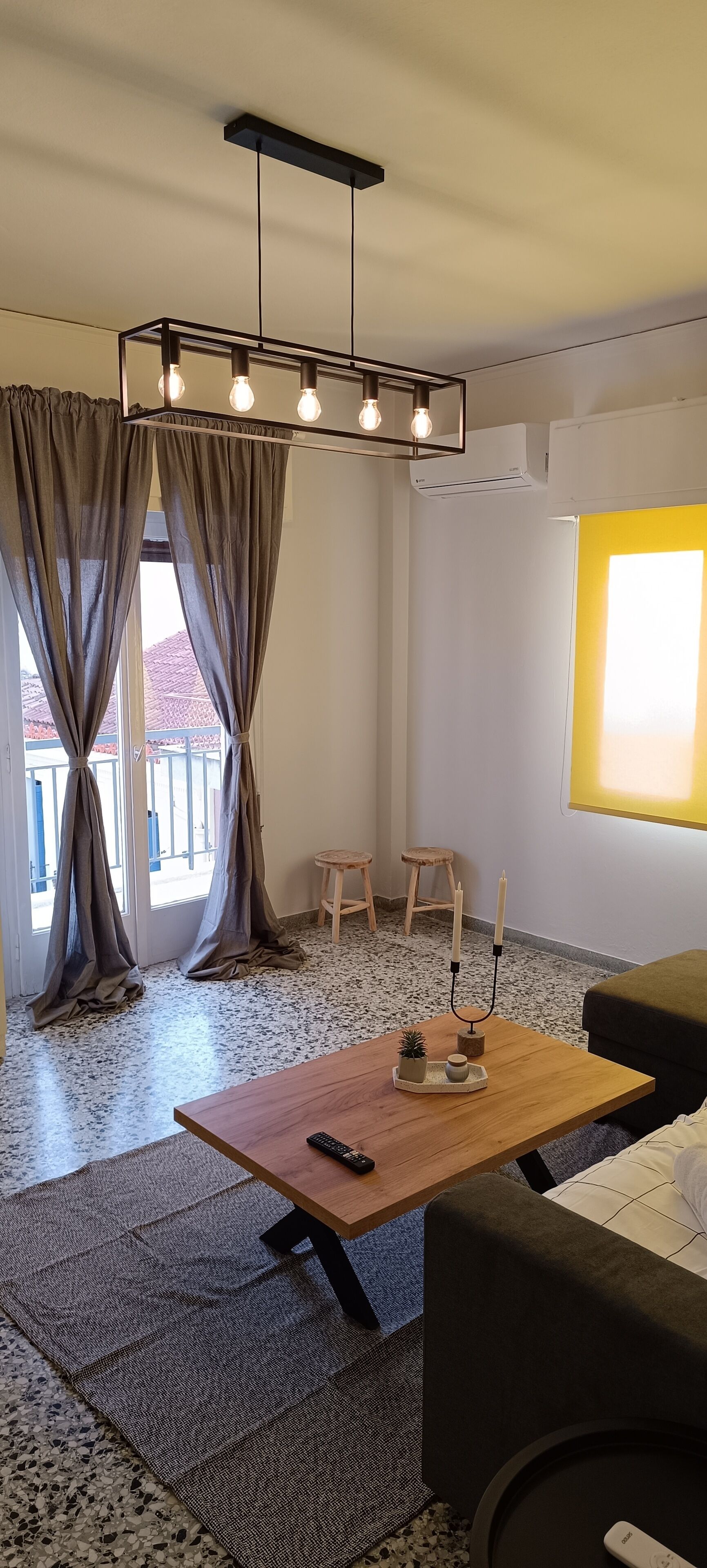 City Suite, 1 King Bed with Sofa bed, Kitchen, Hill View | Living area | 32-inch Smart TV with cable channels