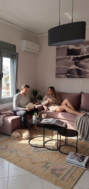 Living area - Eternal Acropolis Suites (Athens)