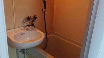 Appart'hôtel Confort, balcon | Salle de bain