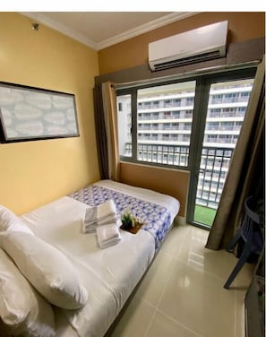 1 habitación, tabla de planchar con plancha, wifi gratis y ropa de cama