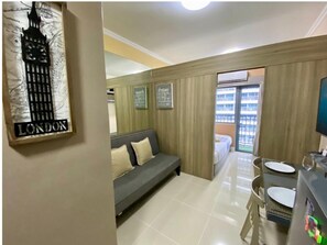 1 habitación, tabla de planchar con plancha, wifi gratis y ropa de cama 
