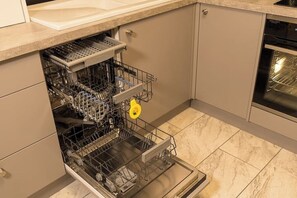 Refrigerador, microondas, horno, lavavajillas