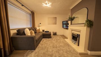 Smart TV, fireplace
