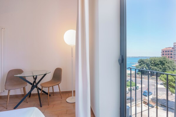 Superior Room, Balcony, Sea View | Desk, laptop workspace, free WiFi - Casa Matilde (Taranto)