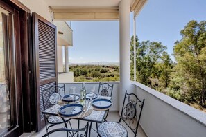 อพาร์ทเมนท์, 2 ห้องนอน | รับประทานอาหารกลางแจ้ง