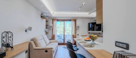 Apartment, 2 Bedrooms | Living area