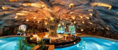 17 bars/lounges, beach bar