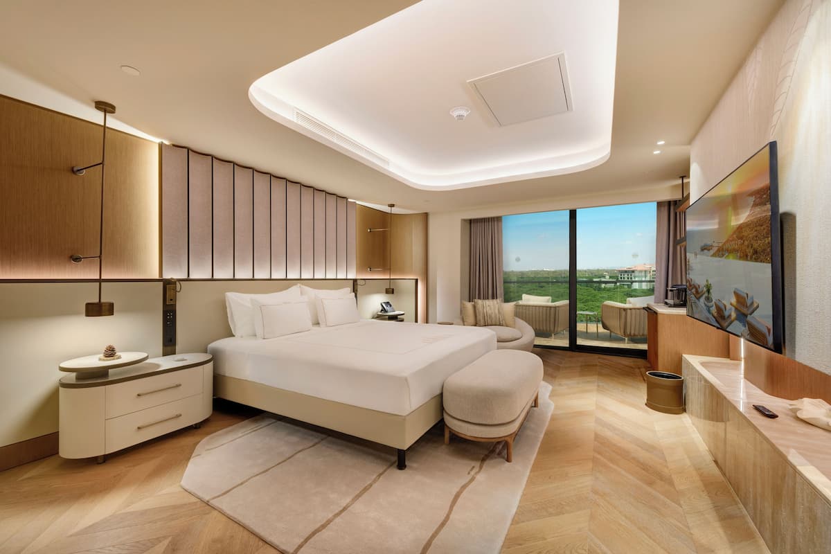 1 bedroom, premium bedding, minibar, in-room safe