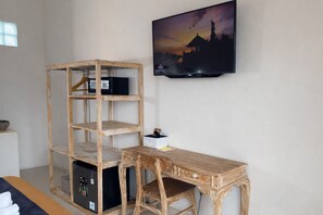 Deluxe-Doppelzimmer, Poolblick | Kostenloses WLAN, Bettwäsche