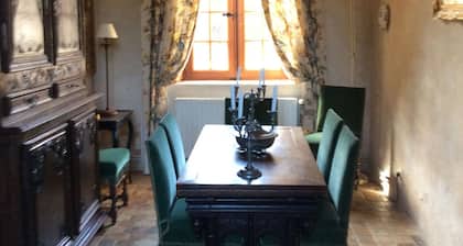 Historic cottage in charming castle near Le Mans