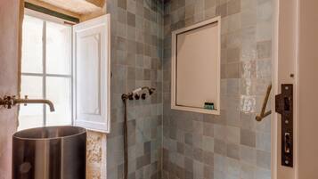 Comfort Studio | Bathroom | Hair dryer, towels, soap, shampoo