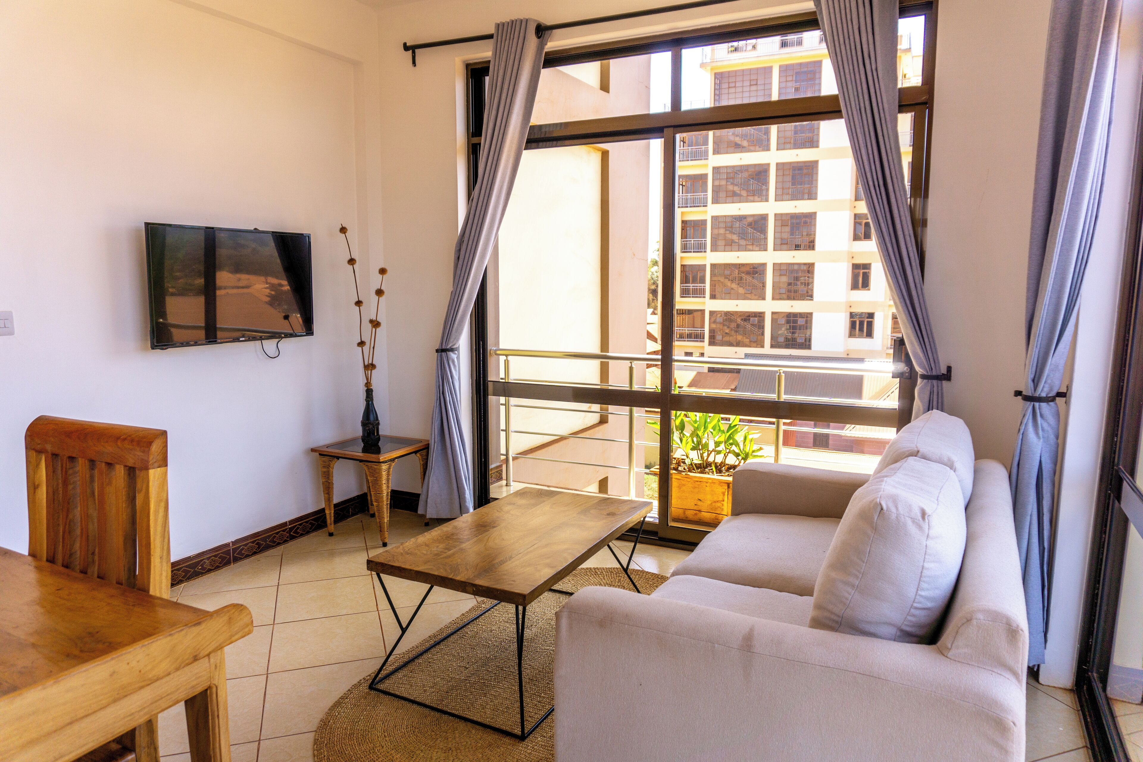 Deluxe Suite, Balcony | Desk, soundproofing, free WiFi