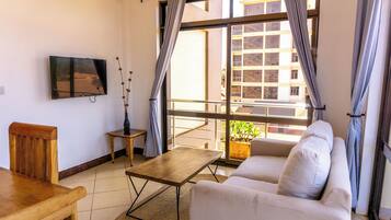 Deluxe Suite, Balcony | Desk, soundproofing, free WiFi