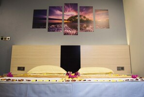 In-room safe, desk, laptop workspace, blackout curtains - Dhiffushi Tourist Hotel (Dhiffushi)