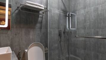 Deluxe Double or Twin Room, Island View | Bathroom | Shower, free toiletries, hair dryer, slippers