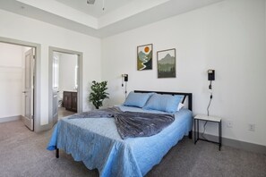 2 bedrooms, desk, iron/ironing board, travel crib