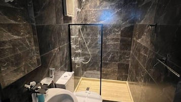 Deluxe Double Room, Balcony | Bathroom | Shower, towels, soap, shampoo