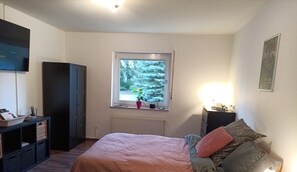 2 bedrooms, iron/ironing board, free WiFi, bed sheets