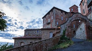 Apartment | 4 bedrooms - Semidetached Villa Shared Pool (Monteleone d'Orvieto)