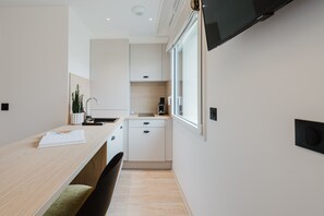 Fridge, microwave, coffee/tea maker, electric kettle - 108 - Appart'Hôtel Neostelia-Annecy (Annecy)