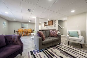 TV, offices - Spacious Group Home | Dtwn Indy | Duplex (Indianapolis)