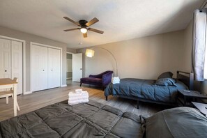 4 bedrooms, WiFi - Spacious Group Home | Dtwn Indy | Duplex (Indianapolis)