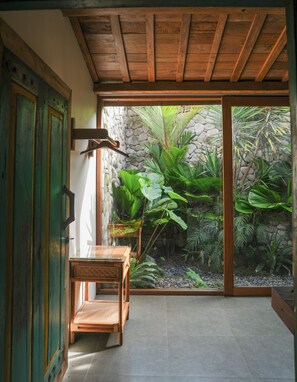 Signature Villa | Bathroom - Seseh Beach Retreat Villas (Munggu)