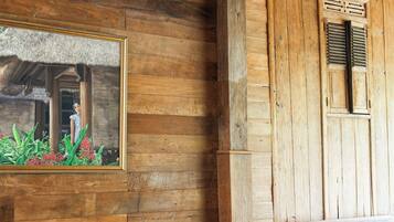 Vila com design assinado | Opções para refeição no quarto