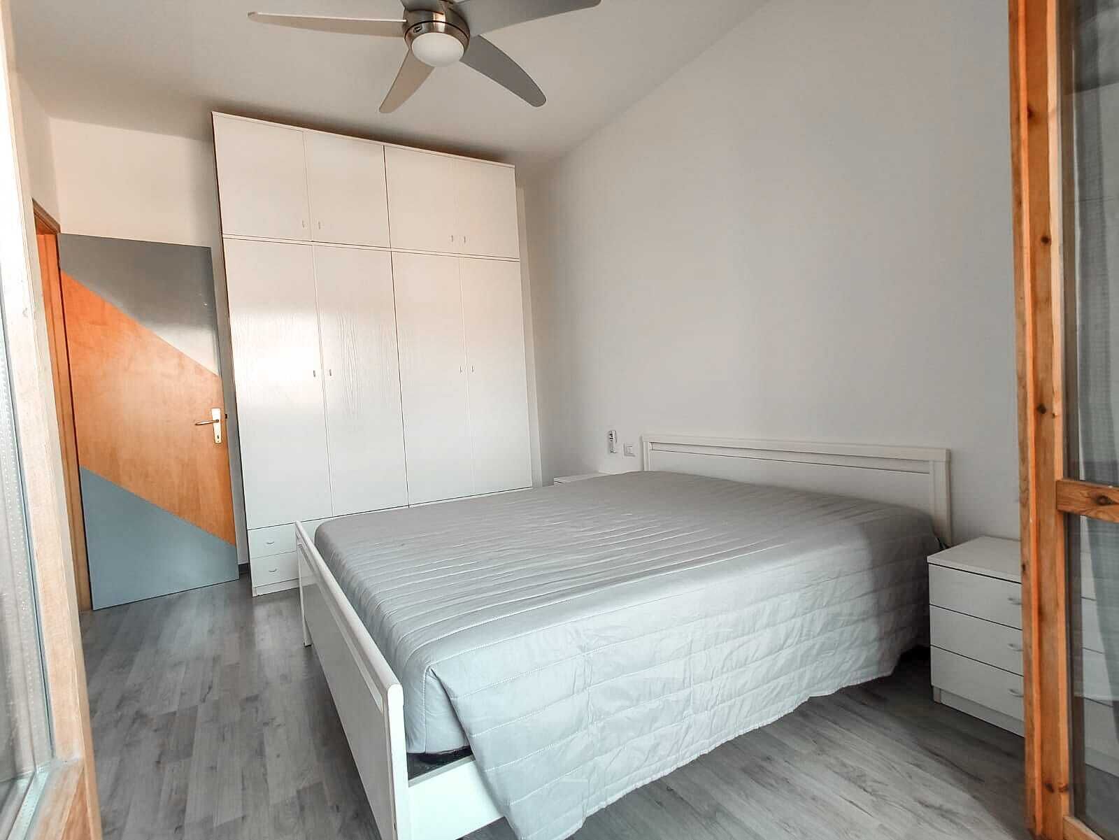 1 chambre, fer et planche à repasser, draps fournis