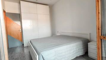 1 chambre, fer et planche Ă repasser, draps fournis