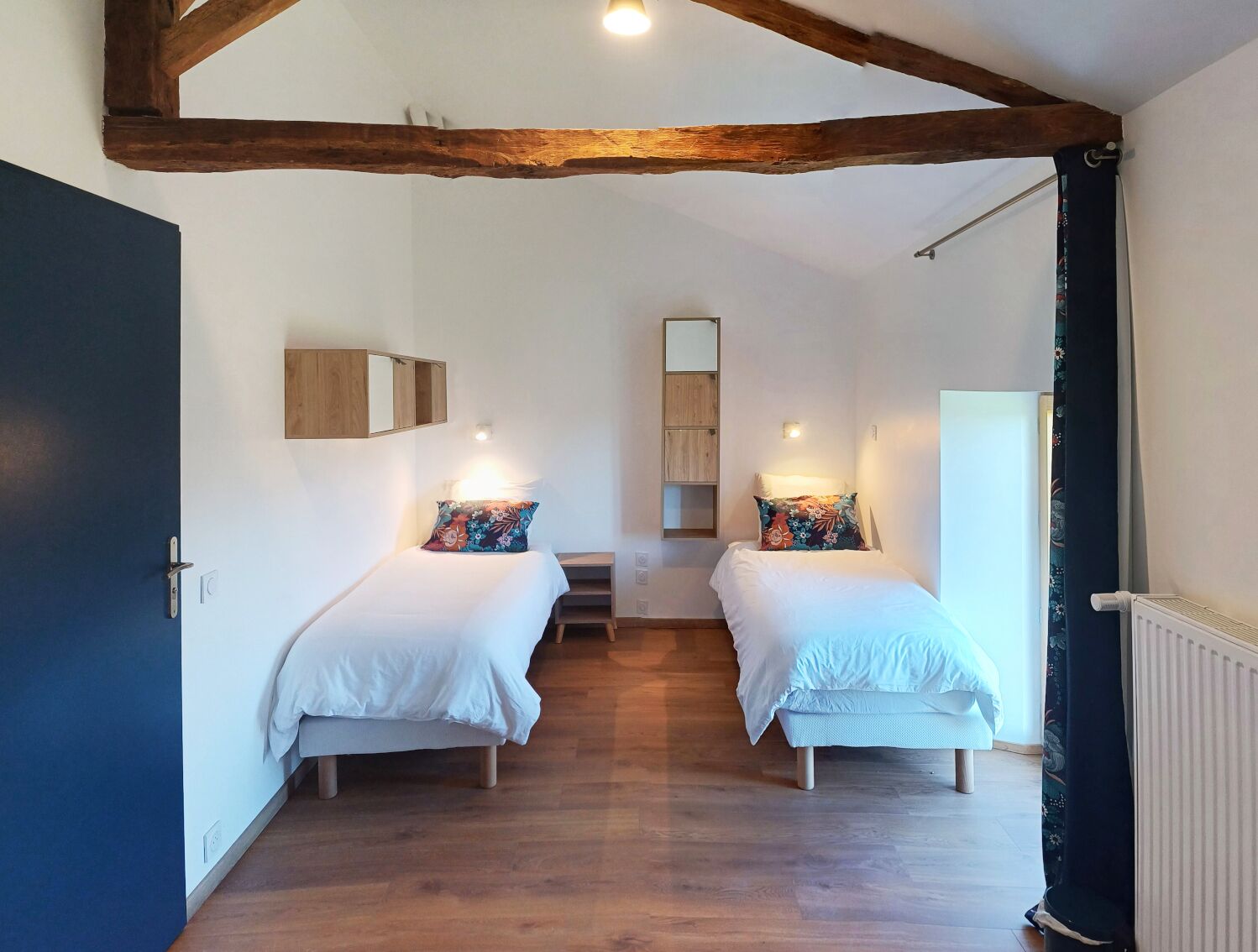 3 bedrooms, desk, iron/ironing board, travel crib