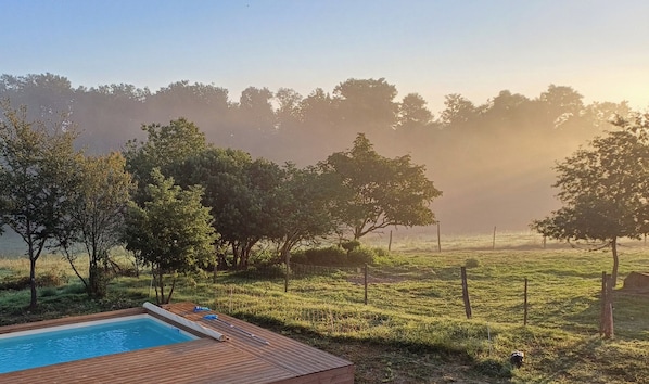 Outdoor pool - Country gite and B&B, reception room, garden, swimming pool (Goutevernisse)