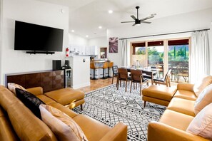 Smart TV, caminetto, monitor per computer