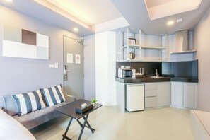 Family Suite | Soundproofing, iron/ironing board, free WiFi - Quite Grove Hotel (Bangkok)