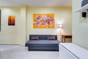 Apartment, 1 Bedroom, Non Smoking, Kitchenette | Living area | 32-inch flat-screen TV with cable channels - Monteverde Cozy Apartment (Rome)