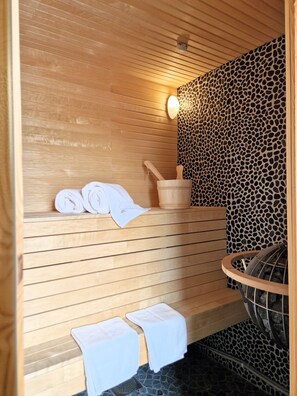 Deluxe Double Room, 1 King Bed, Private Bathroom, Garden View | Minibar, free WiFi, bed sheets - Fontänens Bed & Breakfast (Trelleborg)