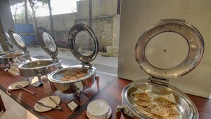 매일 뷔페 아침 식사 유료