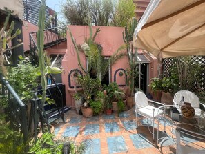 屋外ダイニングエリア