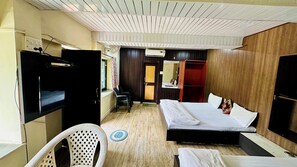 Deluxe Quadruple Room, Garden View