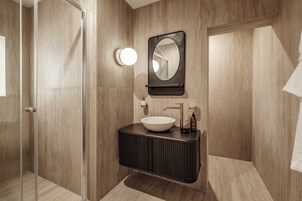 Apartment, 2 Bedrooms | Bathroom | Hair dryer, soap, shampoo, toilet paper