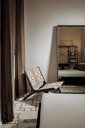 Cortinas blackout, tabla de planchar con plancha y wifi gratis 