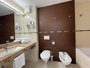 Apartamento Premium, 2 habitaciones, vistas al mar | Baño