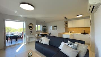 Departamento Premium, 2 habitaciones, vista al mar | Área de sala de estar