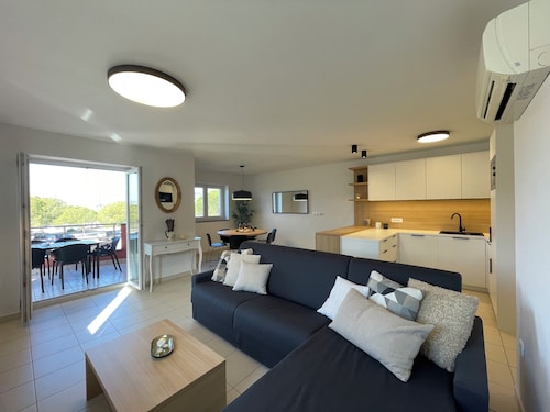 Premium levant 211 Marina Apartment