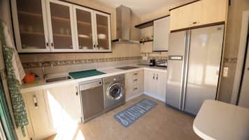 Superior Room, 3 Bedrooms, Private Pool, Mountain View | Private kitchen | Full-sized fridge, microwave, oven, stovetop