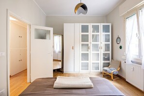 1 bedroom, in-room safe, desk, iron/ironing board