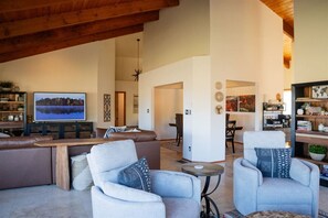 Interior - Southwestern Desert Escape/Pool/Hot Tub/Sleeps 12 (Fountain Hills)