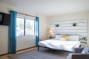 4 bedrooms, desk, iron/ironing board, travel crib - Southwestern Desert Escape/Pool/Hot Tub/Sleeps 12 (Fountain Hills)