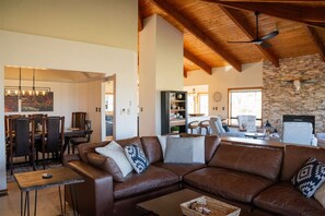 Smart TV, offices - Southwestern Desert Escape/Pool/Hot Tub/Sleeps 12 (Fountain Hills)